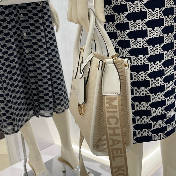 Michael Kors Mirella Small Shopper Top Zip Logo Crossbody XBODY
Optic White
NWT - Picture 2 of 16